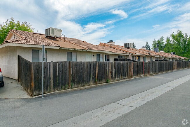 Building Photo - 2902 Gosford Rd