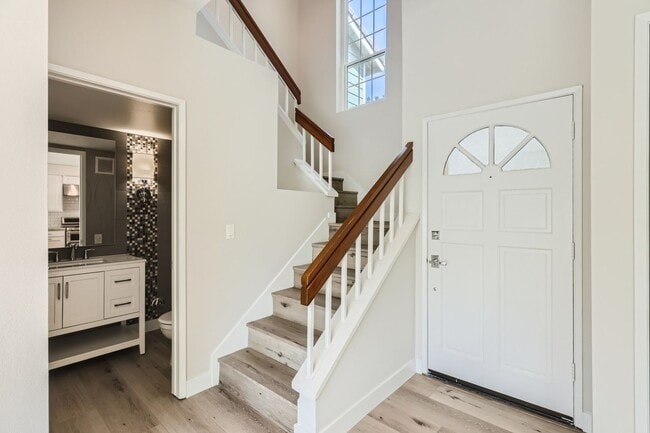 Building Photo - Beautifully Remodeled Townhome in the Cambria Community – Del Mar Heights