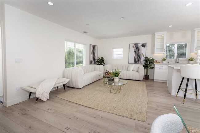 Building Photo - 15256 Clymer St