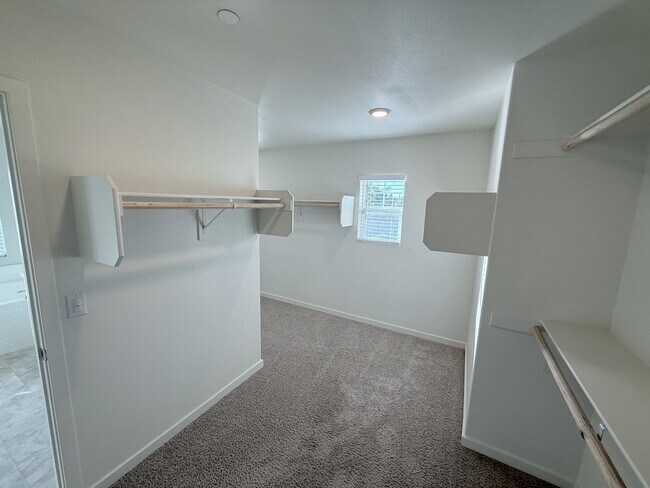 Building Photo - 31124 Hanover Ln