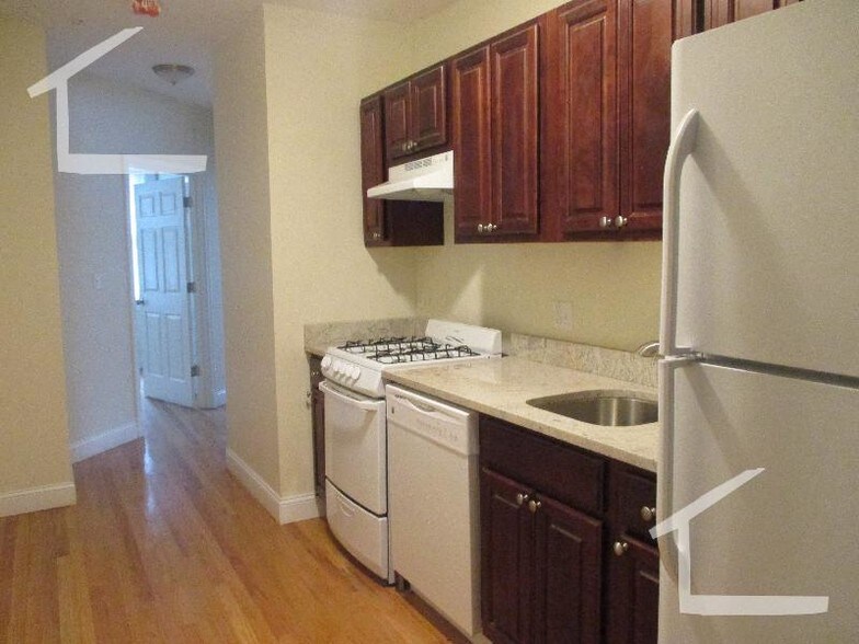 Building Photo - 84 Fenway