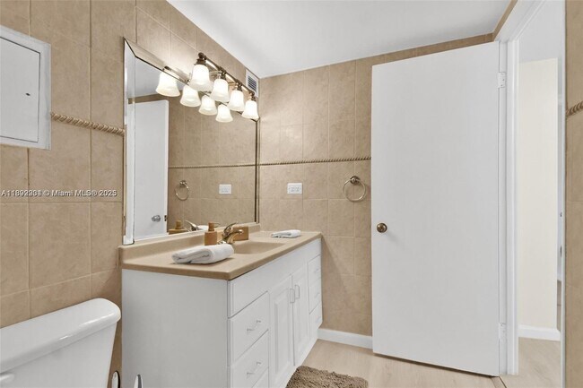 Building Photo - 2301 Collins Ave