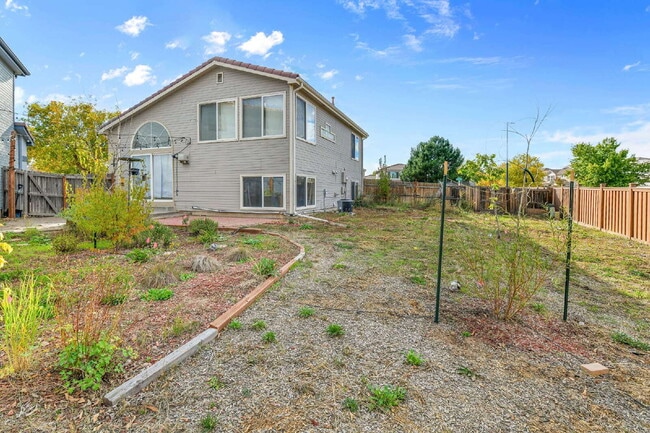Building Photo - $2,795, 3-bed, 2-bath, located in Denver.