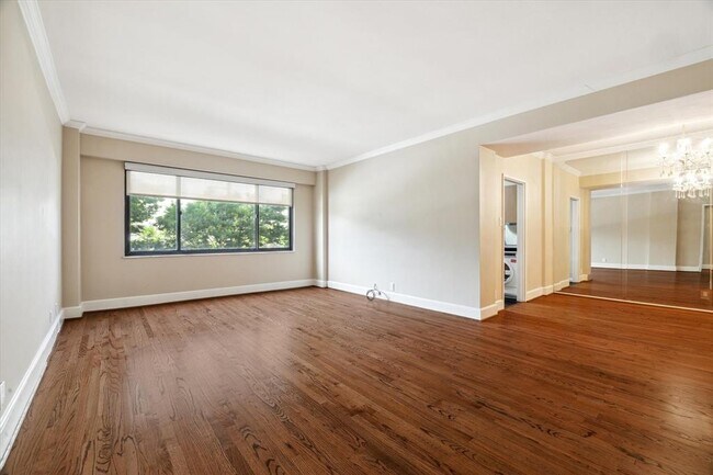 Building Photo - 1400 Hermann Dr