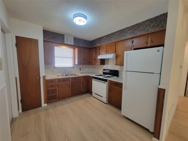 Building Photo - 5806 Nassau Dr