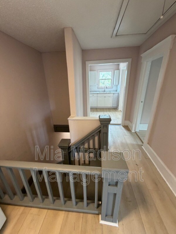 Building Photo - 513 W 35th St