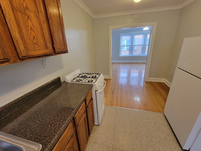 Building Photo - 4824 N Avers Ave