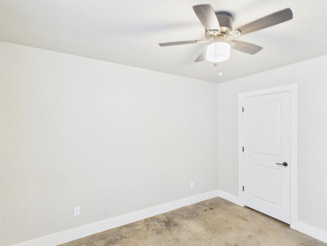 Building Photo - 124 Feather Way