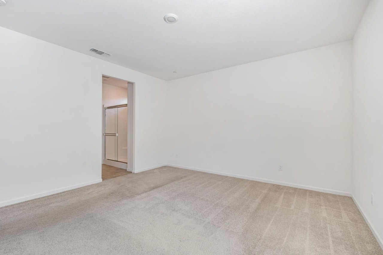 Building Photo - 830 Holdenhurst Ln