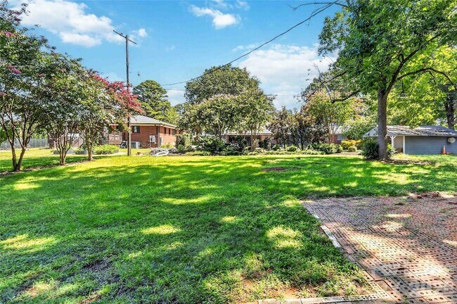 Building Photo - 1634 Van Buren Ave