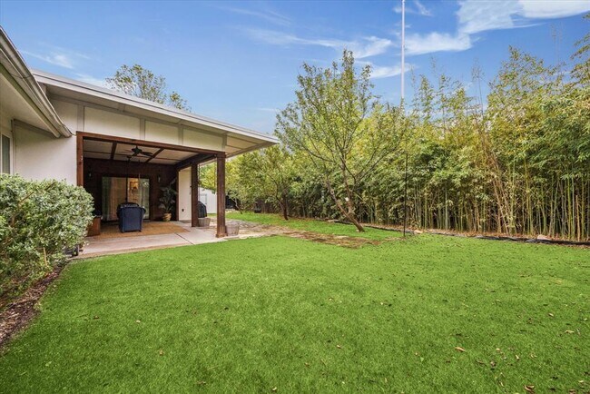 Building Photo - 6809 Meadow Cir