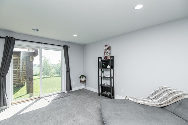 Building Photo - Gorgeous, spacious home on beautiful count...