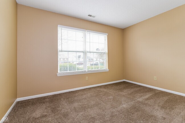 Building Photo - 7467 Grandview Dr