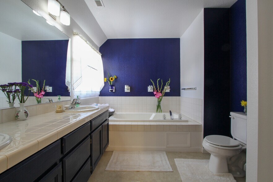 Upstairs master bathroom - 538 A St