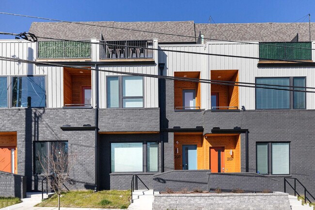 Building Photo - 2135 24th Ave N