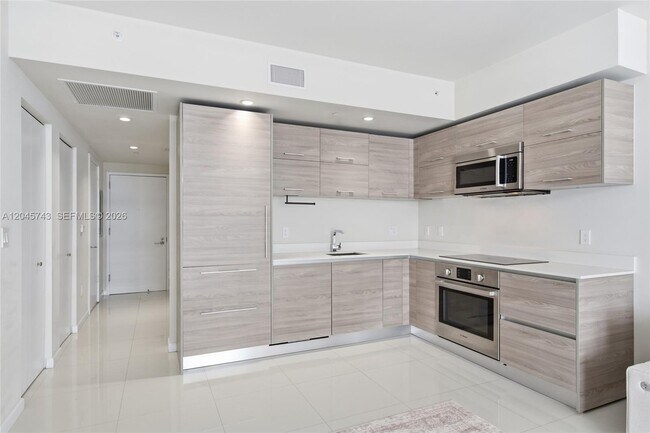 Building Photo - 1300 S Miami Ave
