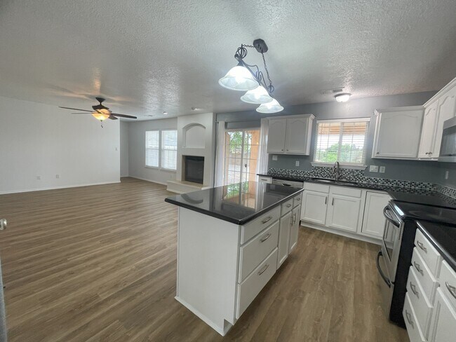 Building Photo - 5555 Mansfield Pl NW