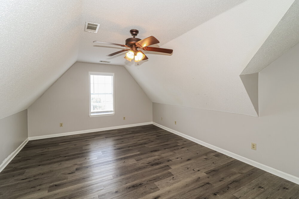 Building Photo - 8289 Crimson Creek Dr