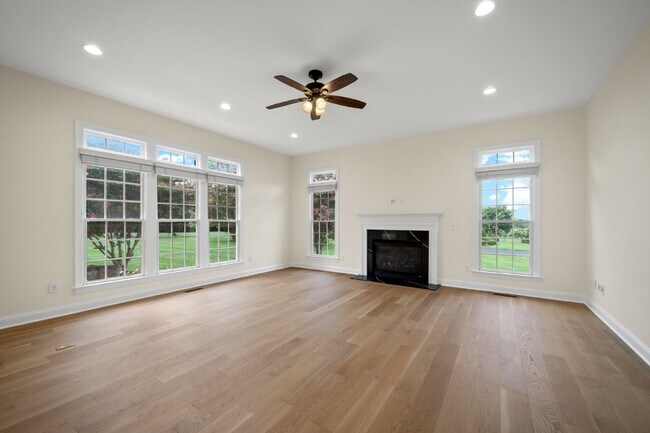 Building Photo - 27556 Paddock Trail Pl