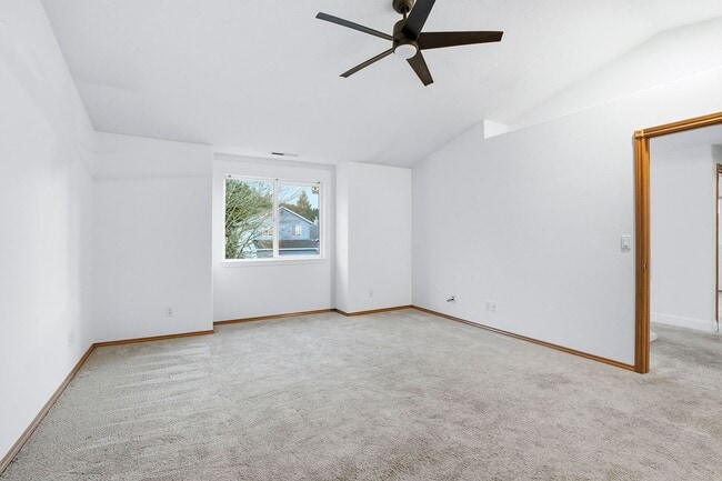 Building Photo - 10931 SE Henderson Dr