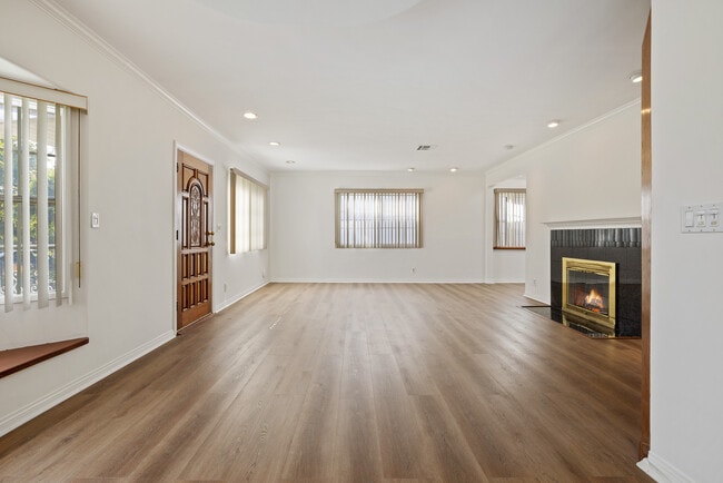 Building Photo - 1732 S Carmelina Ave