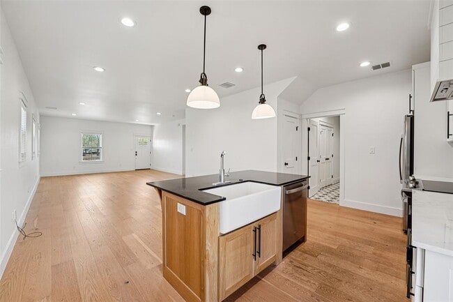 Building Photo - 416 Stagecoach Trail