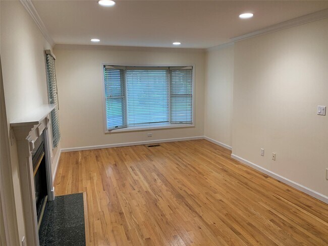 Building Photo - 243 Boulevard