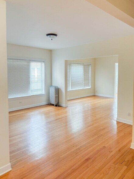 Building Photo - 1950 W Leland Ave