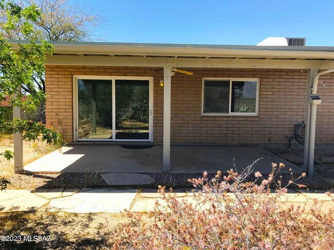 Building Photo - 7800 N Nicole Pl