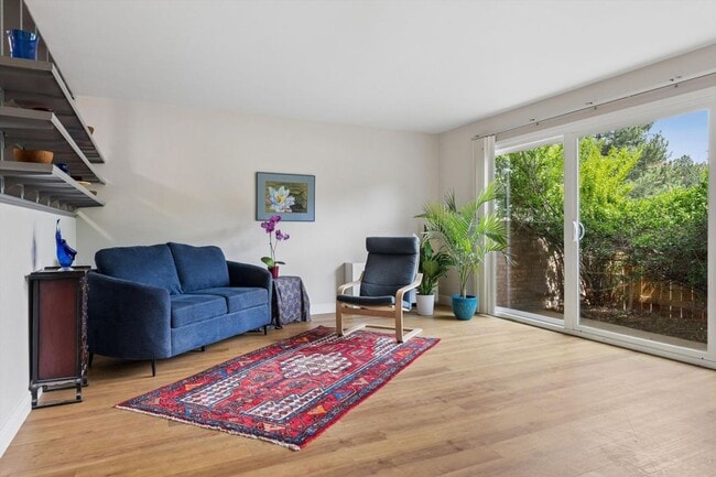 Building Photo - Completely Renovated 3 Bedroom Condo in the Wimbledon NOW AVAILABLE !
