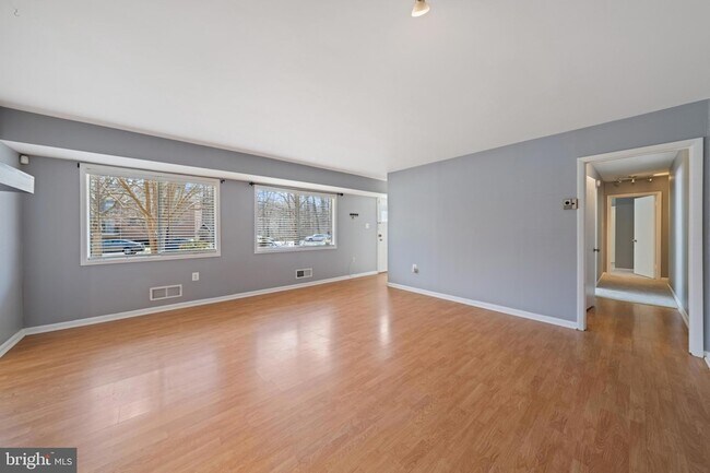 Building Photo - 10620 Weymouth St