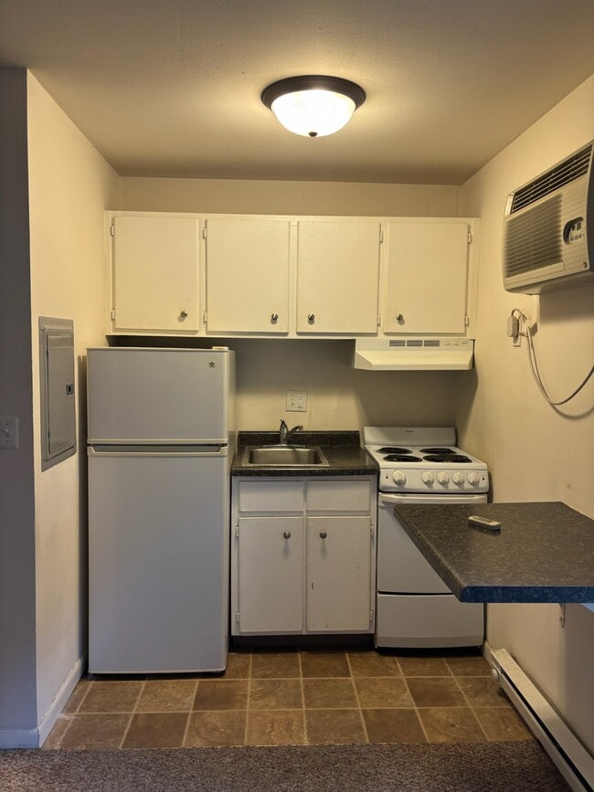 Studio Kitchen - 134 E Johnson