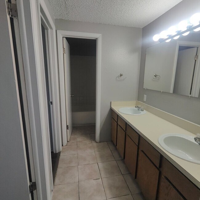 Building Photo - SHORT TERM RENTAL! 3BR/1.5BA Condo Walking Distance to CU