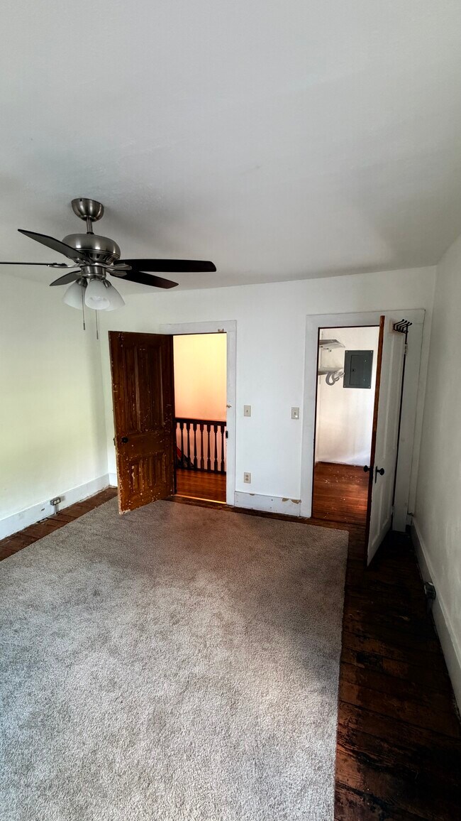 Building Photo - 2 Bed 1 Bath Unit For Rent Tionesta PA
