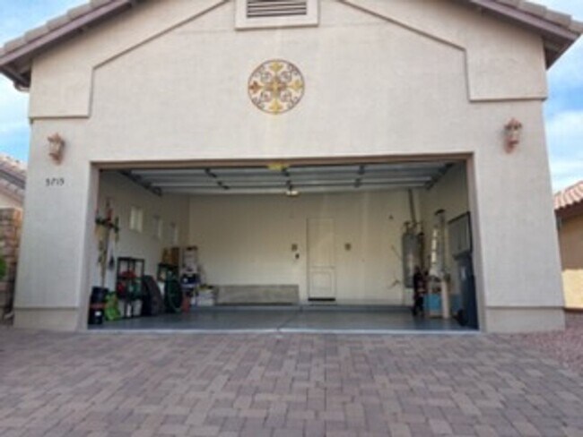 Building Photo - FULLY FURNISHED LUXURY HOME ON GOLF COURSE