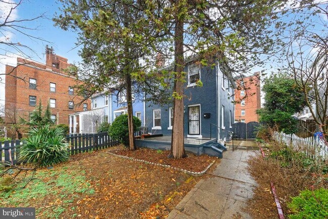 Building Photo - 1353 Kennedy St NW