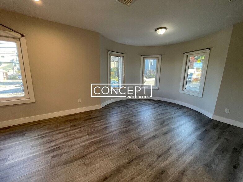 Building Photo - 84 Fayston St