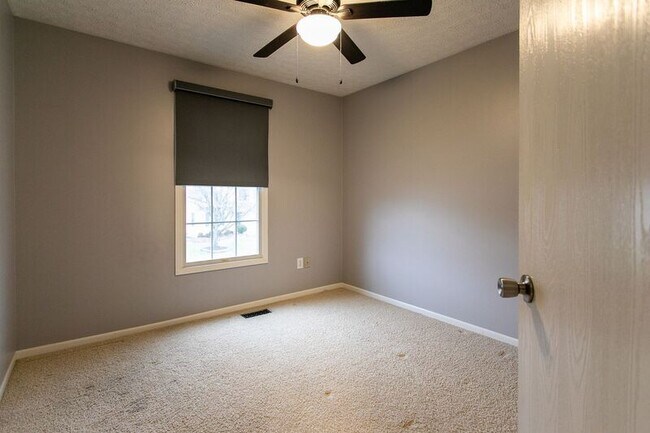 Building Photo - 8573 Olenbrook Dr
