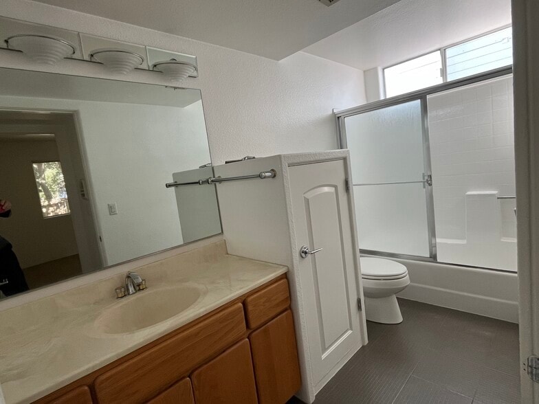 Building Photo - 23321 Ida Pl