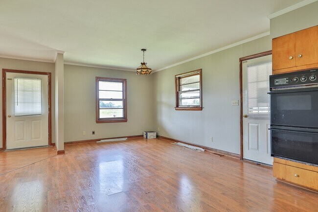 Building Photo - Charming Brick Home with Carport!