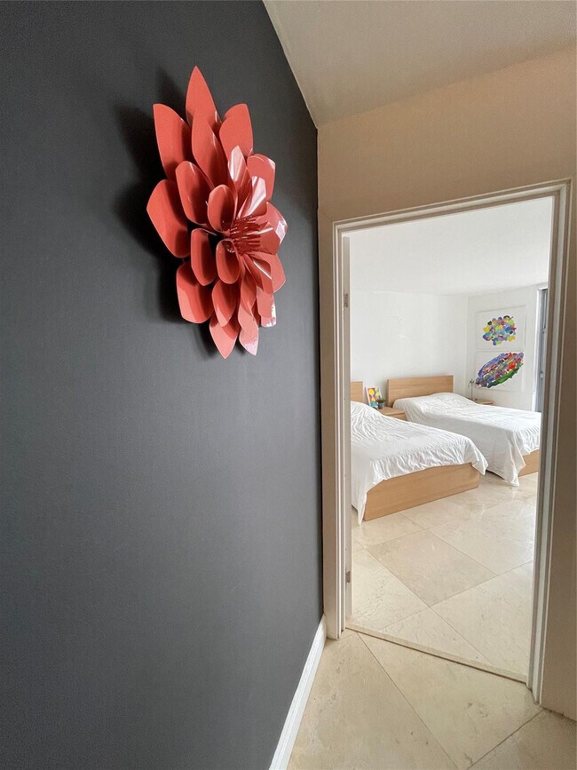 Building Photo - 19101 NE 36th Pl