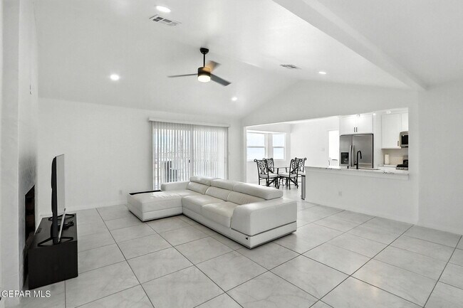 Building Photo - 408 San Blas Dr