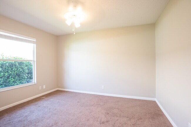 Building Photo - 109 Black Olive Crescent