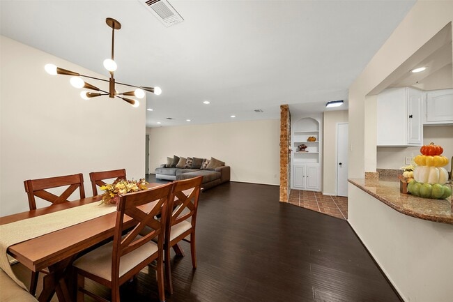 Building Photo - 12971 Trail Hollow Dr