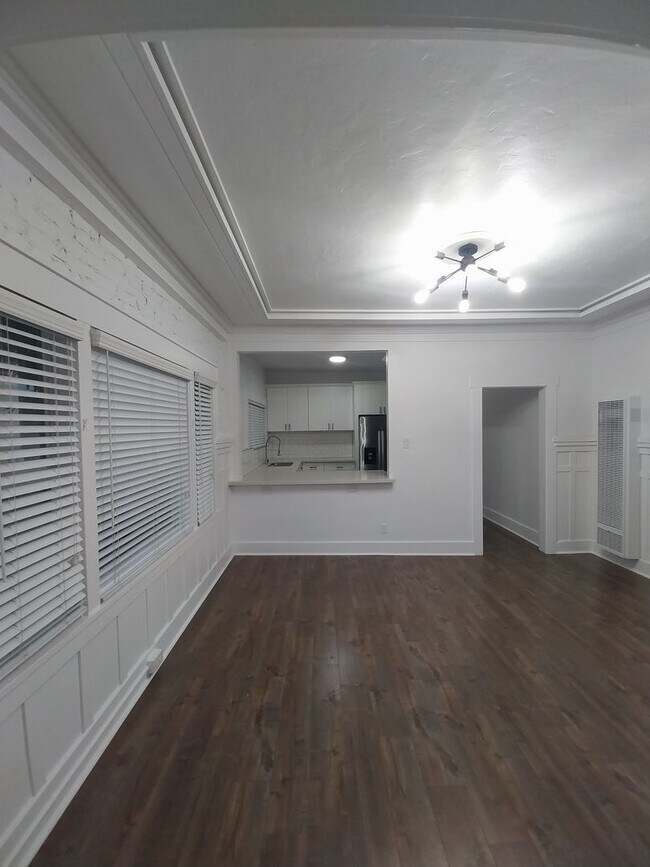 Interior Photo - 1325