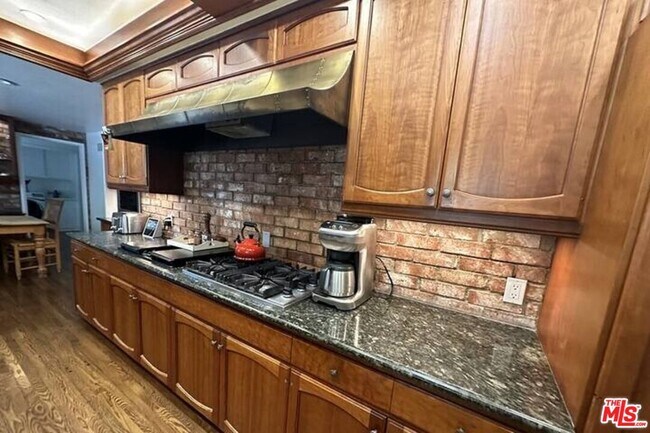 Building Photo - 1456 Roscomare Rd