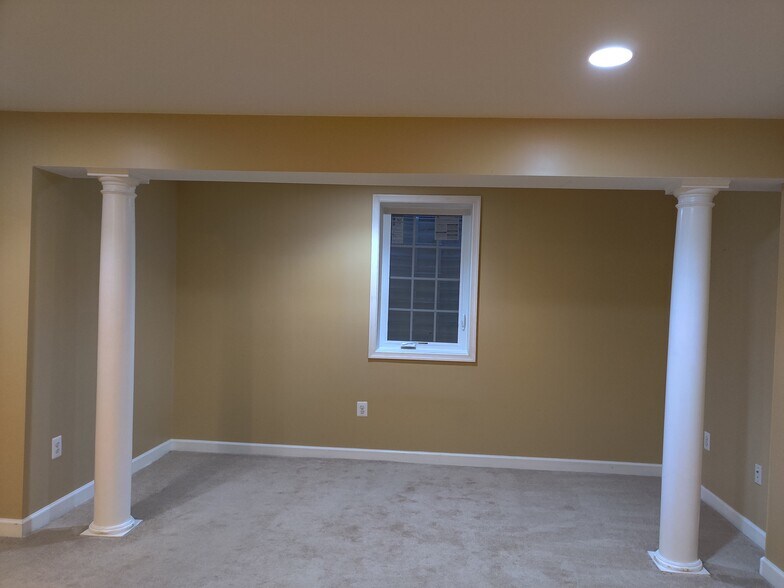 Sitting room - 8400 Hessian Hill Ct