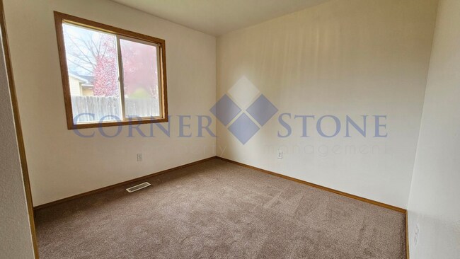 Building Photo - Nampa Home with RV Parking!