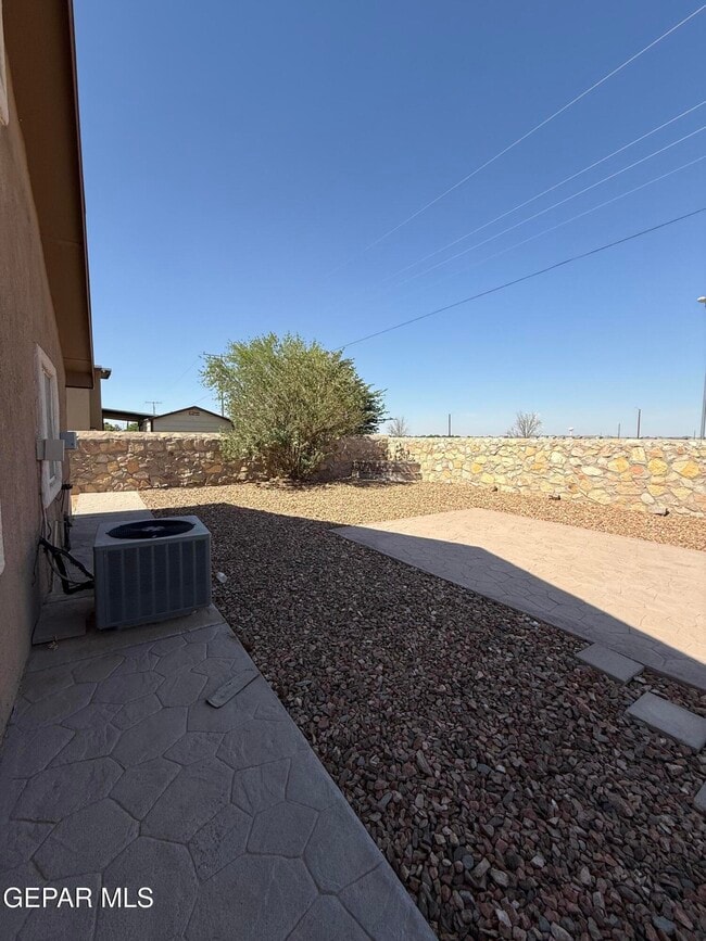 Building Photo - 732 Desert Sage Dr