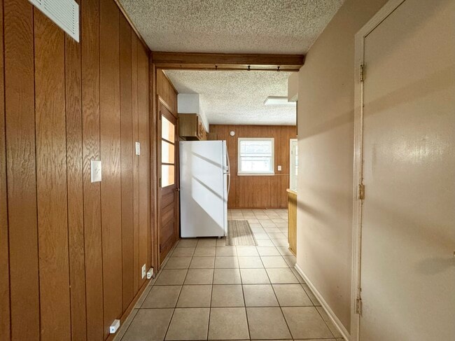 Building Photo - 1401 E 23rd Ave